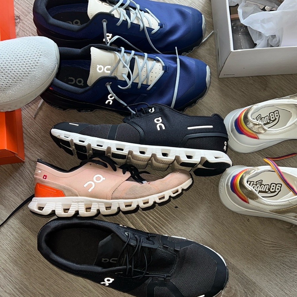 Nike, Hogan, on Cloud, Burberry, EsseutEsse, Crocs, Ugg. Make a offer